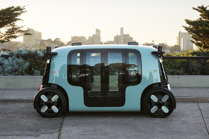 Robotaxi, hay còn gọi là taxi tự hành, là loại phương tiện di chuyển cho tương lai đang được nhiều công ty công nghệ đầu tư nghiên cứu. Cái tên mới nhất vừa gia nhập cuộc cạnh tranh này là Zoox, một công ty con của Amazon.
