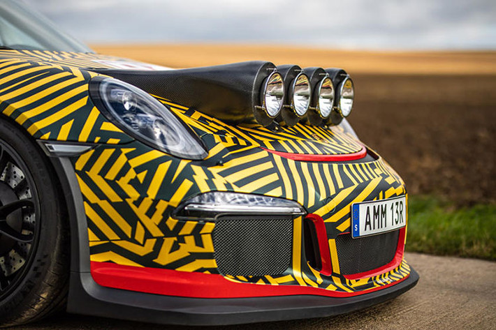 Tay đua người Thụy Điển Kevin Kleveros mong muốn độ chiếc Porsche 911 GT3 RS của mình nổi bật hơn tất cả và có thể sử dụng đi việt dã. Do vậy, anh ấy đã tìm tới Motopark, một đội đua xe Đức, để biến đổi nó trở thành một chiếc xe việt dã phù hợp đi đường phố.
