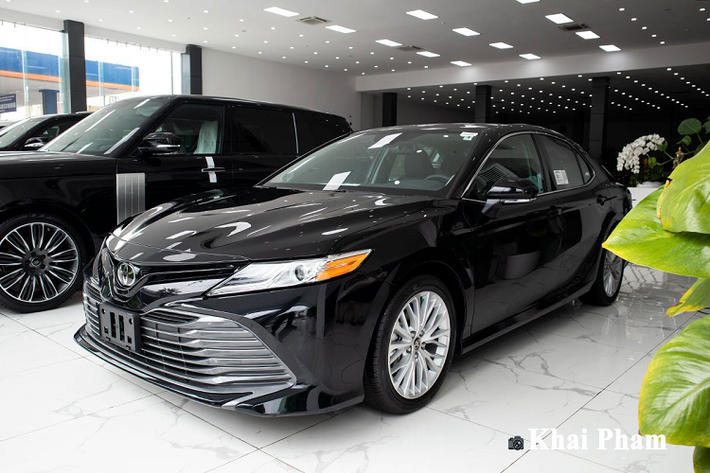 Mẫu xe sedan Toyota Camry cỡ trung cao cấp của thương hiệu ôtô Nhật Bản luôn được nhiều người dùng nhờ sự bền bỉ cũng như thương hiệu. Mẫu xe này đã bước sang thế hệ thứ 8 từ cách đây hơn 2 năm và Mỹ là quốc gia mà mẫu xe này đang "cầm trùm" trong phân khúc so với các đối thủ như Honda Accord, Nissan Tenna.