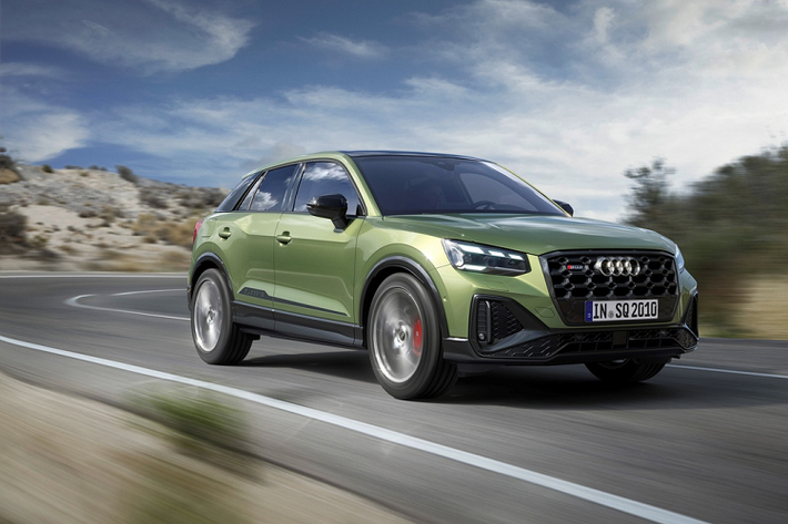 Ở đời 2021, Audi SQ2 tiếp tục sử dụng động cơ TFSI 2.0L tăng áp, công suất tối đa 296 mã lực và mô-men xoắn cực đại 400 Nm. Xe có hộp số tự động 7 cấp S-tronic và hệ dẫn động 4 bánh quattro. Audi SQ2 tăng tốc 0-100 km/h mất 4,9 giây và đạt tốc độ tối đa 250 km/h.