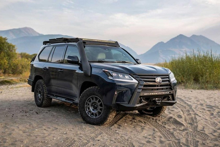 Mẫu xe sang Lexus LX 570 đã giữ hình dạng cơ bản hiện tại trong hơn 10 năm nay, và đây là một quãng thời gian rất dài trong thế giới xe ôtô hiện đại. Mặc dù Lexus đã cố gắng giữ mẫu SUV to lớn luôn tươi mới với hàng tá bản cập nhật, mới đây nhất là LX Inspiration Series, nhưng không thể chối cãi rằng đã tới lúc nhà sản xuất Nhật Bản thay thế nó.