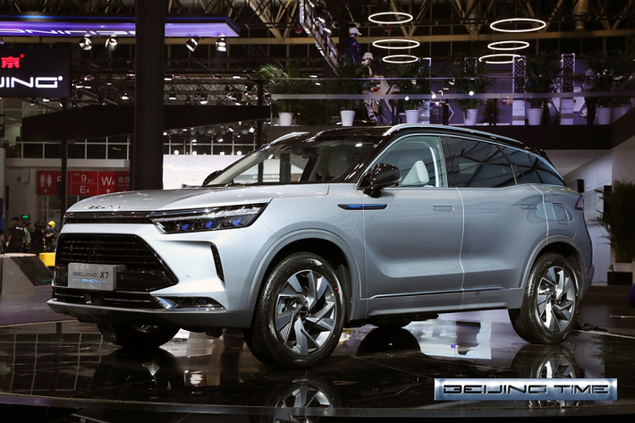 BAIC Beijing X7 mới là mẫu xe Trung Quốc đang gây bão tại Việt Nam. Ít ai biết rằng Beijing X7 cũng có phiên bản PHEV (plug-in hybrid - hybrid cắm sạc) tại quê nhà.