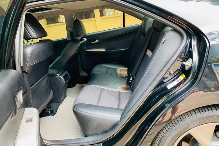 Mặc dù có thể gọi là “đồ cổ” nhưng Camry nhập Mỹ đã qua sử dụng vẫn được một số khách hàng Việt yêu thích và ưu tiên lựa chọn. Tuy nhiên, khách mua xe cần quan tâm đến lịch sử của xe để tránh “ôm” trúng xe đâm đụng, ngập nước.