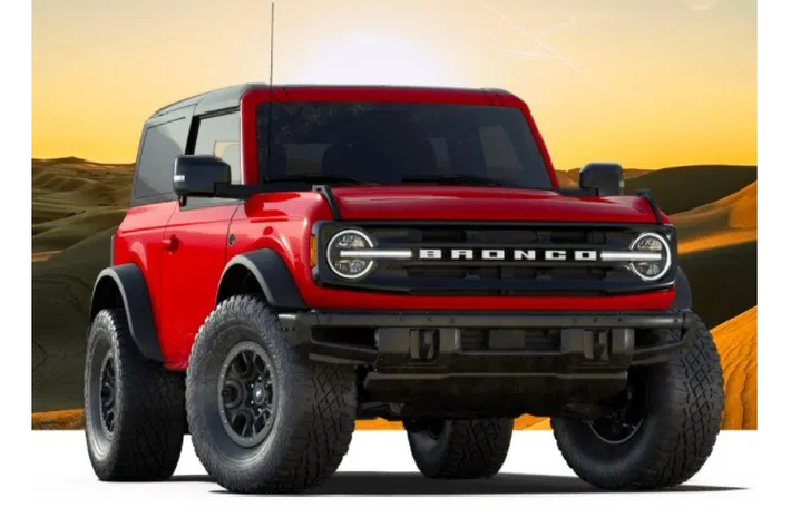 Trong cấu hình tiêu chuẩn, mẫu Bronco mới chỉ có trang bị động cơ tăng áp I4 dung tích 2.3 lít hoặc động cơ tăng áp kép V6 dung tích 2.3 lít, bởi vậy Hennessey mong muốn chiếc SUV nhỏ gọn này mạnh mẽ thêm nữa. Kết quả, họ sẽ bán bản Ford Bronco 2021 độ với động cơ siêu nạp Coyote V8 dung tích 5.0 lít, sản sinh tới 750 mã lực. Khối động cơ này sẽ hoạt động phối hợp hộp số tự động 10 cấp của Ford, và công ty độ xe gốc Texas khẳng định chiếc xe off-road độ sẽ có khả năng gia tốc nhanh từ 0-96 km/h trong chỉ 4,5 giây.