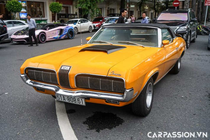 Dòng xe Mercury Cougar có tổng cộng tới 8 thế hệ trong khoảng hơn 30 năm kể từ khi thế hệ đầu tiên ra mắt. Thông thường, những mẫu xe cổ thuộc những thế hệ đầu tiên luôn là thứ mang tính biểu trưng cho dòng xe này. Mercury Cougar được ra mắt bởi bộ phận Lincoln-Mercury của Ford vào ngày 30/9/1966.