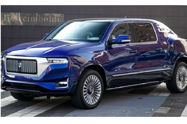Về truyền động, cung cấp sức mạnh cho Aznom Palladium hoàn toàn mới là khối động cơ tăng áp kép HEMI V8 5.7L của Ram, sản sinh công suất 700 mã lực và mô-men xoắn cực đại 950Nm, rất sát với những con số sức mạnh của Ram 1500 TRX. Kết hợp với hộp số tự động 8 cấp và hệ dẫn động 4 bánh, Palladium chỉ cần 4,5 giây để tăng tốc từ 0 - 100 km/h trước khi cán tốc độ tối đa 210 km/h. Đây là kết quả ấn tượng với một chiếc xe nặng tới 2.650 kg như Palladium.
