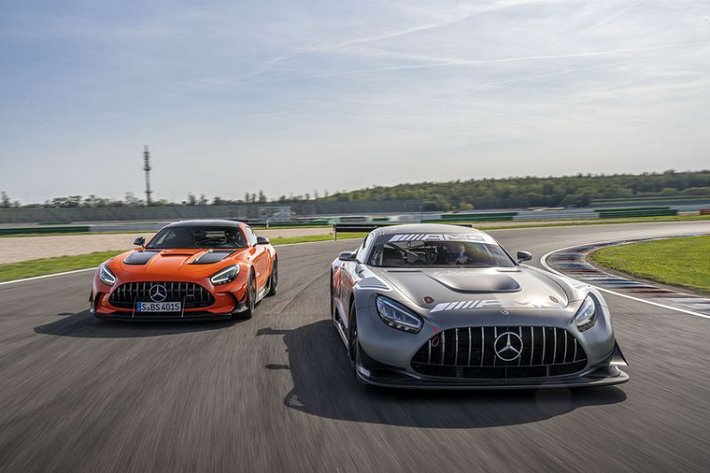 Tại thị trường Anh, giá xe Mercedes-AMG GT R Pro vốn đã rất đắt đỏ lên tới 188.345 bảng Anh (khoảng 5,658 tỷ đồng), nhưng GT Black Series 2021 còn đắt gần gấp đôi, ở mức 335.000 bảng Anh (hơn 10 tỷ đồng).