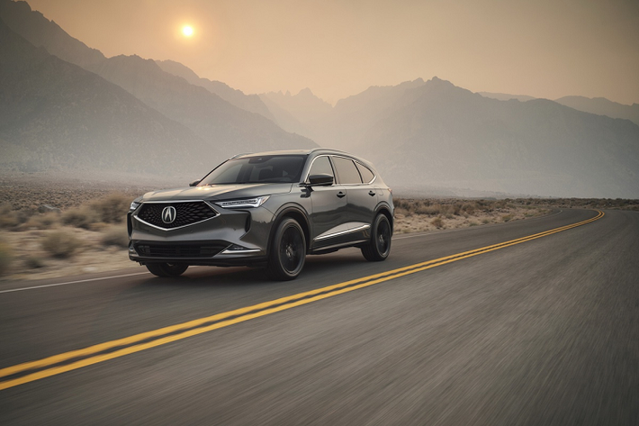 Thế hệ thứ 4 của mẫu SUV Acura MDX 2021 mới vừa được giới thiệu tại Mỹ. Hồi tháng 10, phân hiệu hạng sang của Honda đã úp mở về mẫu MDX mới. Mẫu SUV cao cấp nhất của Acura sẽ được bán ra từ tháng 2 năm sau.