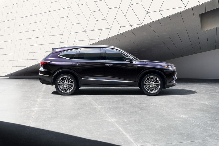 Phiên bản hiệu suất cao MDX Type S sẽ được ra mắt vào mùa hè năm 2021. Mẫu xe này được trang bị động cơ tăng áp V6 3.0L, sản sinh công suất 355 mã lực và mô-men xoắn 480 Nm. Các trang bị tiêu chuẩn của MDX Type S gồm mâm 21 inch, phanh Brembo, dàn âm thanh vòm 3D 25 loa công suất 1.000 W.