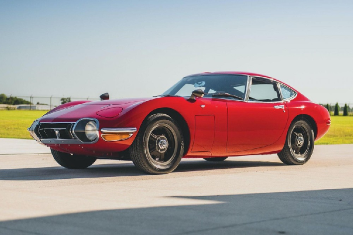 Toyota 2000GT đời 1967 vẫn thường được coi là mẫu xe huyền thoại nhất từng được chế tạo của thương hiệu Nhật Bản, và thi thoảng lại có một chiếc được mang bán đấu giá với cái giá phản ánh đúng chất huyền thoại đó.