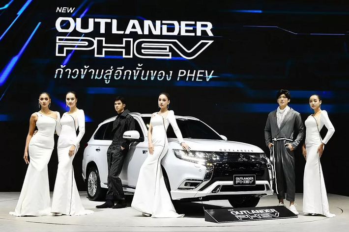 Được biết Thái Lan là thị trường thứ 3 tại Đông Nam Á mẫu xe SUV Mitsubishi Outlander PHEV đặt chân đến, sau Indonesia và Philippines. Tuy nhiên khác với 2 thị trường trên, Thái Lan là địa điểm đầu tiên sản xuất phiên bản này cho thị trường ở nước ngoài.