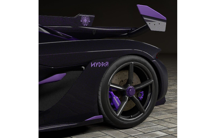 Qua hình ảnh do công ty LMM Design tung ra, có thể thấy Koenigsegg Jesko Hydra được bọc ngoại thất bằng chất liệu sợi carbon màu tím. Ngoài ra, nhiều chi tiết ngoại thất của xe cũng được sơn màu tím như cánh gió trước, cánh gió đuôi, cùm phanh hay tem nổi "Hydra" bên cạnh chắn bùn sau. Thêm vào đó là khe gió trên nắp ca-pô và vây cá mập trên nắp khoang động cơ.