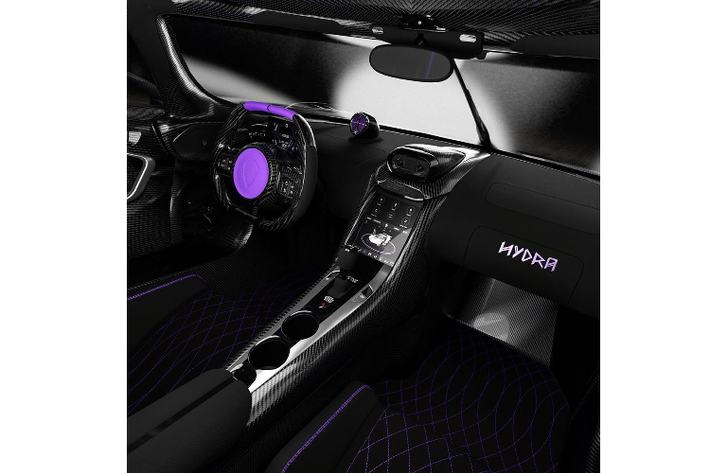 Trong khi đó, động cơ nguyên bản của siêu xe Koenigsegg Jesko là máy xăng V8, tăng áp kép, dung tích 5.0 lít, sản sinh công suất tối đa lên đến 1.578 mã lực và mô-men xoắn cực đại 1.500 Nm nếu chạy bằng nhiên liệu sinh học E85. Sức mạnh khủng khiếp này giúp tân binh của làng siêu xe thế giới đạt tốc độ tối đa 482 km/h. Nếu chạy bằng xăng Octane 95, Koenigsegg Jesko còn sở hữu công suất tối đa 1.262 mã lực.