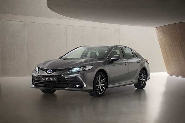 Phiên bản nâng cấp của Toyota Camry Hybrid 2021 mới tại châu Âu có đôi chút khác biệt với phiên bản vừa ra mắt thị trường Mỹ.