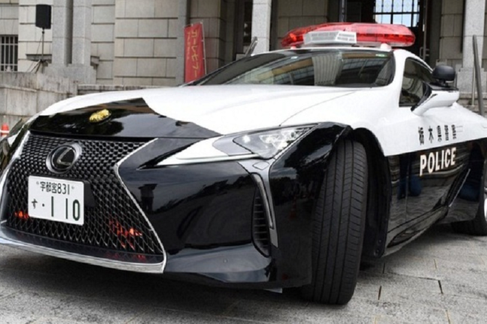 Những thay đổi trên Lexus LC để biến nó thành xe cảnh sát khiến giá bán mỗi chiếc là 14,4 triệu yen (khoảng 164.800 USD). Không rõ xe có được nâng cấp động cơ hay không, nhưng những chiếc LC tiêu chuẩn cũng đã đủ mạnh cho các cuộc truy đuổi tội phạm.