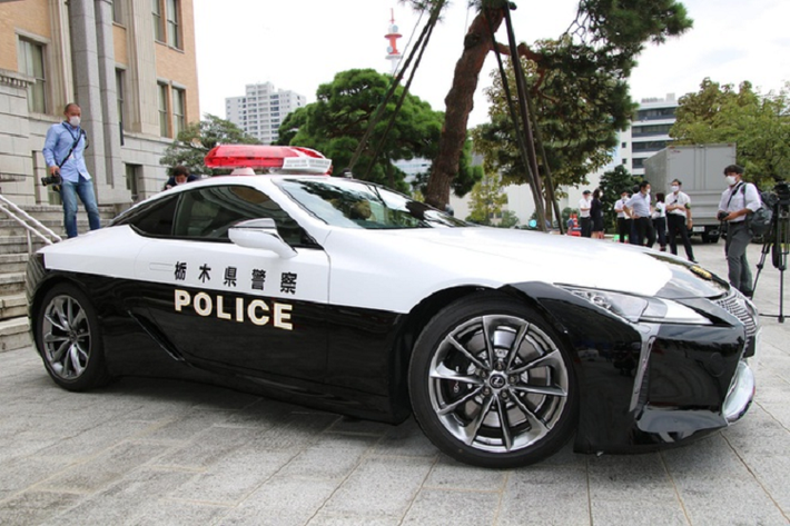 Lô xe cảnh sát Lexus LC 500 đã được bàn giao cho Đội CSGT cơ động và sẽ được triển khai tuần tra trên phố, nhằm giảm thiểu tai nạn giao thông và truy bắt tội phạm.