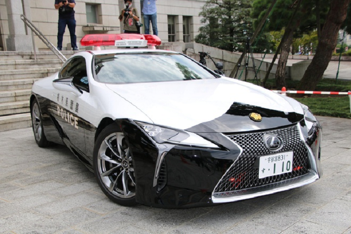 Sở cảnh sát tỉnh Tochigi, Nhật Bản đã trang bị mẫu Lexus LC 500 mới cho lực CSGT. Những chiếc Lexus LC 500 mới của cảnh sát Nhật Bản được tặng bởi Kazuo Nakamura, Giám đốc điều hành Lexus.