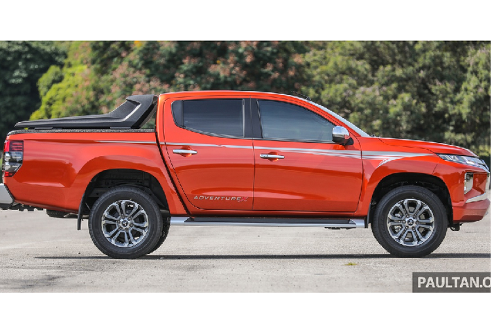Xe sẽ có 3 màu ngoại thất gồm cam, đen và trắng. Giá xe Mitsubishi Triton dventure X 2021 từ 33.700 USD (tương đương khoảng 776 triệu đồng). Hiện tại, Mitsubishi Triton đang được phân phối với 5 phiên bản tại Việt Nam, đi kèm mức giá 600-865 triệu đồng.