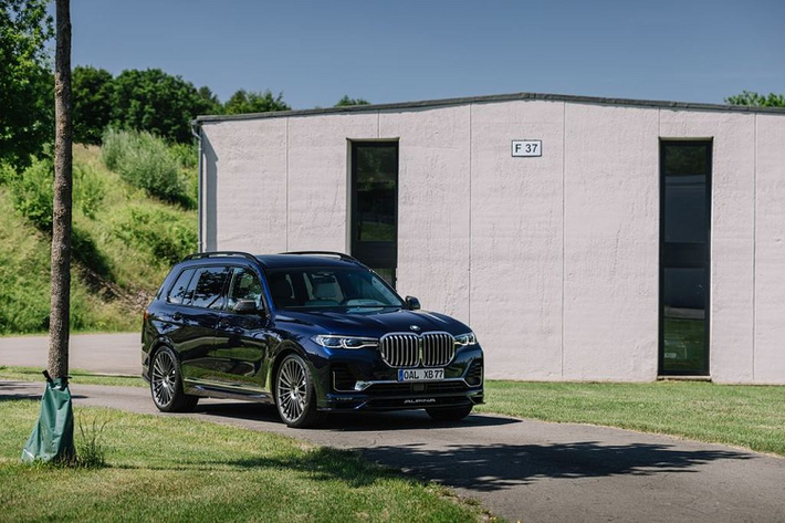 Mối quan hệ hợp tác giữa BMW và Alpina sau đó trở nên tốt đến mức những sản phẩm của Alpina có thể được bảo dưỡng tại tất cả các đại lý của BMW và sẽ nhận được đầy đủ bảo hiểm nếu có vấn đề về bảo hành.