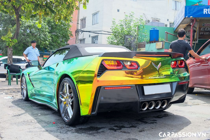 Tương tự phiên bản coupe, biến thể mui trần vẫn sử dụng khối động cơ V8 hút khí tự nhiên, dung tích 6.2 lít, có khả năng sản sinh công suất tối đa 455 mã lực và mô men xoắn cực đại đạt mức 620 Nm.