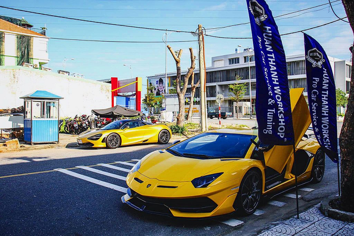 Sau khi được áp dụng những công nghệ đặc biệt, Lamborghini Aventador SVJ có trọng lượng chỉ 1.525kg và lực ép được tăng thêm tới 40%, trong khi hệ số lực cản không khí giảm được 1% so với SV. Chiếc Aventador mạnh mẽ nhất còn được trang bị hệ thống đánh lái cầu sau LRS và lốp Pirelli P Zero Corsa phát triển độc quyền.