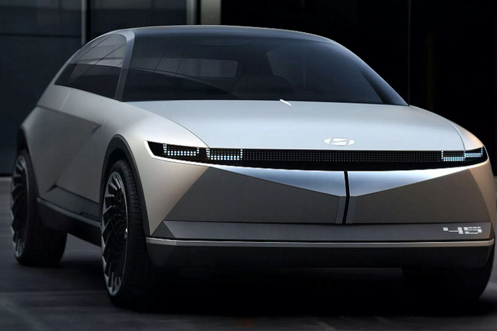 Đầu tiên sẽ là Hyuundai Ioniq 5 mới - mẫu crossover cỡ trung dựa trên Concept 45. Ioniq 5 sẽ ra mắt tại châu Âu vào giữa năm sau, tiếp theo là mẫu sedan Ioniq 6 và mẫu SUV cỡ lớn Ioniq 7 vào năm 2024. Cả ba mẫu xe này đều sẽ sử dụng Nền tảng mô-đun điện toàn cầu (e-GMP) mới của nhà sản xuất ôtô.