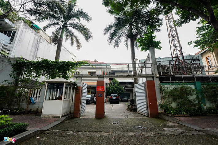 Lô đất vàng khác tại số 42 Trương Định (quận 3) nằm trong hợp đồng chuyển giao với quy mô 807 m2 đang được một cơ quan thuê lại làm trụ sở làm việc. Theo khảo sát, giá trị đất mặt tiền trên con đường này ở mức khoảng 350-400 triệu đồng/m2.