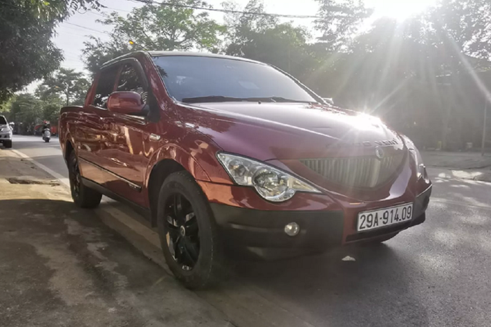 Bán tải SsangYong Actyon Sport mang nhiều ưu điểm độc đáo khác nằm ở động có có mức tiêu thụ nhiên liệu tốt, hệ thống treo êm ái so với các đối thủ trong phân khúc bán tải cỡ trung. SsangYong Actyon Sports sử dụng động cơ dầu 4cyl thẳng hàng, dung tích 2.0 lít tăng áp, cho công suất tối đa 139 mã lực tại 4.000 vòng/phút và mô-men xoắn cực đại 310Nm tại 1.800 vòng/phút.