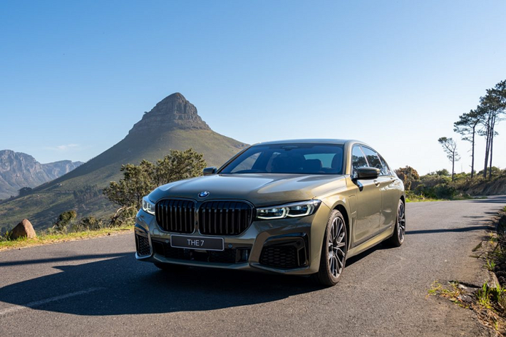 Đội ngũ cá nhân hóa BMW Individual đã chế tạo ra chiếc BMW 745Le xDrive kịch độc, với tay nghề thủ công lành nghề cũng như chú ý chăm chút đến từng chi tiết nhỏ nhất. Ngoài ra, đội ngũ này còn sáng tạo, phát triển ra những chi tiết thiết kế mang tính cá nhân hóa dựa trên những ý tưởng ban đầu của khách hàng.