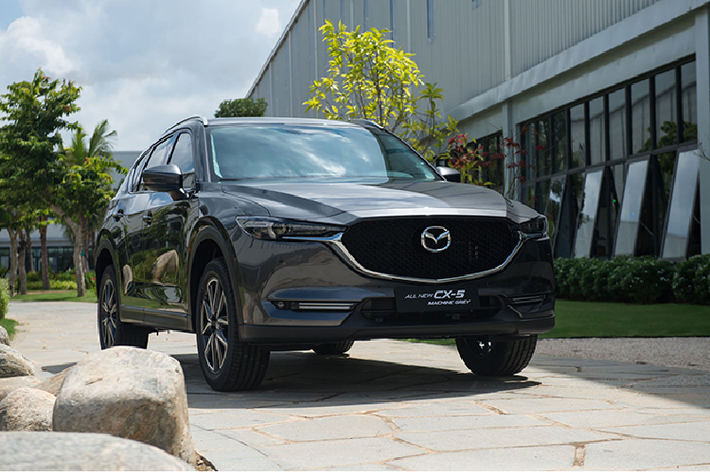 6. Mazda CX-5: 1.671 xe Tháng thứ 5 liên tiếp Mazda CX-5 góp mặt trong danh sách 10 ôtô bán chạy nhất với doanh số tháng 10/2020 đạt 1.671 xe, tăng 404 xe so với tháng 9/2020. Bên cạnh việc lấy lại vị thế dẫn đầu nhóm SUV 5 chỗ từ tay Hyundai Tucson thì CX-5 cũng là mẫu xe duy nhất của Mazda góp mặt trong danh sách xe bán chạy nhất tháng này.
