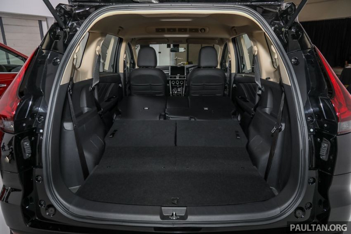 Ngoài ra, 2 hàng ghế sau của Mitsubishi Xpander còn có thể gập phẳng xuống sàn - điều mà các đối thủ cùng phân khúc như Honda BR-V hay Toyota Rush tại thị trường Malaysia không có.