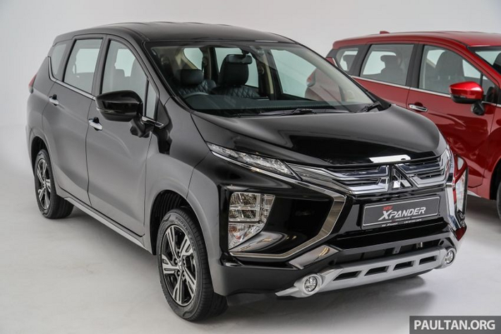 Về an toàn, xe được trang bị 2 túi khí, hệ thống chống bó cứng phanh ABS, phân phối lực phanh điện tử EBD, cân bằng điện tử và hỗ trợ khởi hành ngang dốc. Giá xe Mitsubishi Xpander 2020 tại Malaysia hứa hẹn dưới 100.000 RM (khoảng 557 triệu đồng). Tại Việt Nam, Mitsubishi Xpander hiện đã được lắp ráp trong nước với phiên bản AT. Giá xe Mitsubishi Xpander tại Việt Nam dao động từ 555 - 630 triệu đồng.