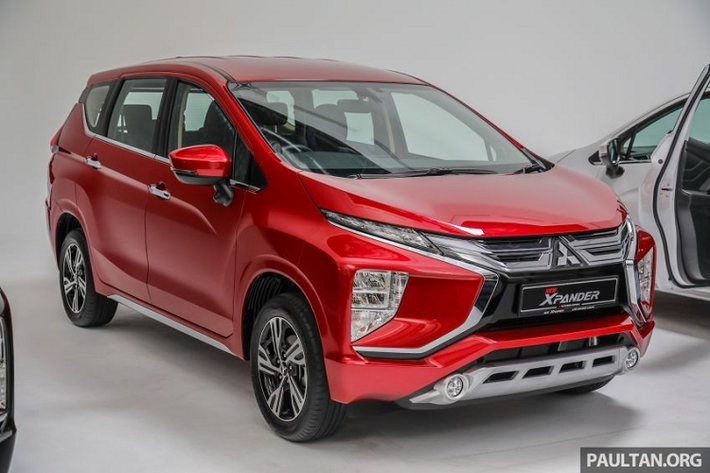 Mitsubishi Xpander giá rẻ lần đầu tiên trình làng tại thị trường Indonesia vào hồi giữa năm 2017. Ngoài Indonesia, mẫu MPV cỡ nhỏ và giá rẻ này hiện đã được bày bán ở một số thị trường Đông Nam Á khác như Việt Nam và Philippines. Thế nhưng, mãi đến hôm qua, ngày 23/10/2020, hãng Mitsubishi mới giới thiệu Xpander với khách hàng tại thị trường Malaysia. Dù chậm trễ nhưng Mitsubishi Xpander tại thị trường Malaysia lại được trang bị "xịn sò" hơn xe ở Việt Nam.