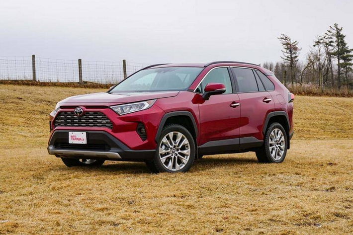 Trong top xe ôtô gầm cao bán chạy nhất thị trường Mỹ, Toyota RAV4 bán chạy nhất. Mẫu xe gầm cao của Toyota đã bán được 183.400 xe trong 6 tháng đầu năm 2020, giảm 9% so với cùng kỳ năm 2019