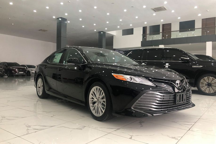 Ở chiều ngược lại, dù các mẫu xe nhập khẩu tư nhân như Toyota Camry XLE 2020 hay Toyota 4Runner có giá bán tại Việt Nam cao hơn nhiều lần so với giá trị thực của xe nhưng nhìn chung, những mẫu xe này vẫn sẽ có những đối tượng khách hàng riêng, tuy ít nhưng không phải là không có.