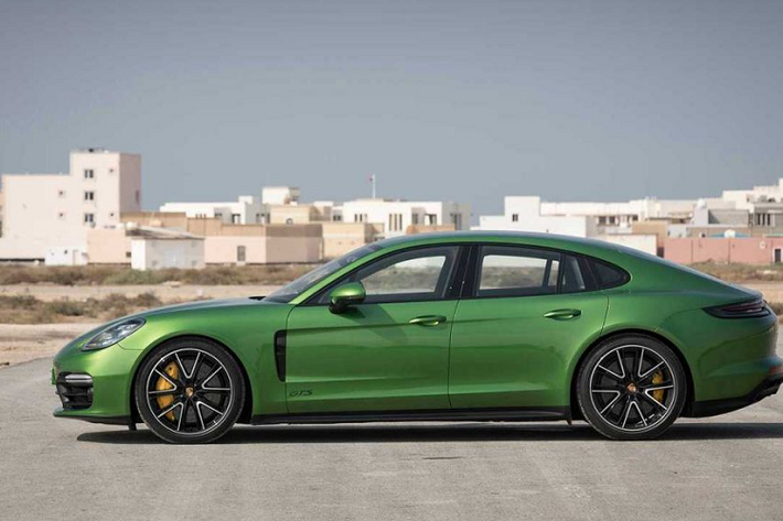 Porsche Panamera – 60,1 ngày Porsche Panamera là mẫu xe đắt thứ 2 trong danh sách với giá bán trung bình là 88.876 USD trên thị trường xe sang cũ. Chủ xe phải mất khoảng 2 tháng để bán chiếc Panamera đã qua sử dụng của họ.