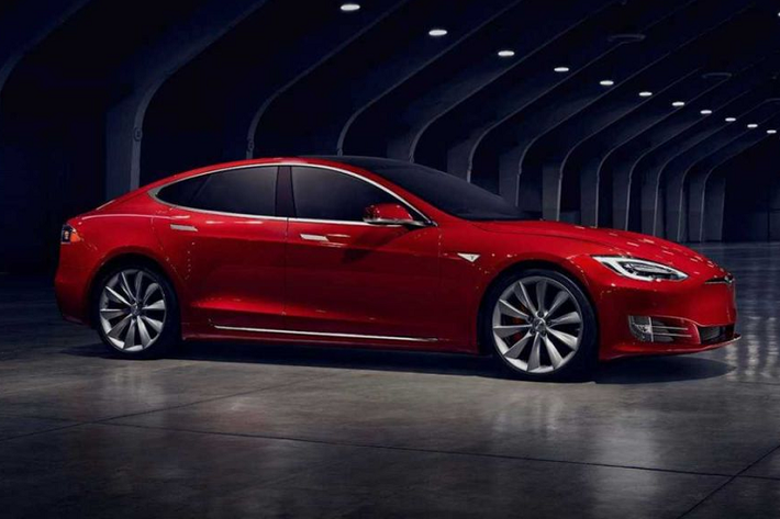 Tesla Model S – 35,5 ngày Như đã giới thiệu trước đó, quán quân của danh sách này chính là Tesla Model S. Xe có giá bán trung bình trên thị trường ô tô cũ là 68.159 USD. Con số này giúp mẫu xe điện trở thành sản phẩm đắt thứ 4 trong phân khúc hạng sang. Mẫu xe chạy điện hoàn toàn của Tesla chỉ mất 35,5 ngày để đến tay chủ mới.