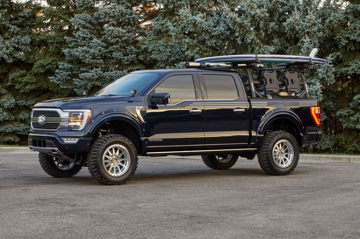 Ở mảng xe bán tải, Ford sẽ đem tới SEMA 2020 cặp đôi bán tải F-150 Limited Hybrid SuperCrew và Ranger XLT Tremor. Chiếc F-150 thực sự ấn tượng với gầm xe được nâng cao nhờ vào hệ thống treo BDS, bộ mâm độc đáo, lốp địa hình cỡ lớn và vòm bánh xe loe rộng hầm hố. Phần thùng xe cũng được tùy chỉnh thú vị.