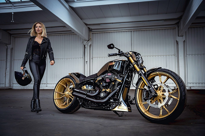 Chỉ cách đây ít ngày, Thunderbike vừa giới thiệu sản phẩm xe độ mới mang tên xế độ Harley-Davidson GP S Le Mans nhằm chào đón lễ Giáng sinh và năm mới. Được biết, chiếc xe độ mới của Thunderbike được tạo nên từ Harley-Davidson Breakout, là một trong những bản độ dành cho đường đua, đặc biệt là giải đua Le Mans khắc nghiệt.