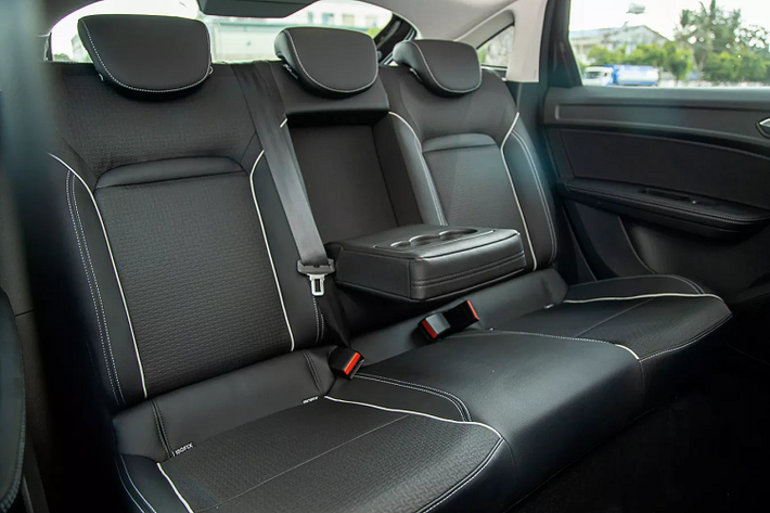 Trên phiên bản cao cấp, Renault Arkana được trang bị hệ thống âm thanh vòm BOSE® cao cấp phát triển riêng cho Arkana với 8 loa, một loa siêu trầm (Subwoofer) và ampli kỹ thuật số với bộ xử lý âm thanh.