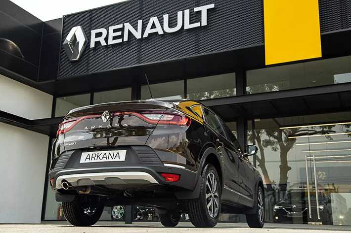 Ngoài các hệ thống an toàn chủ động truyền thống (ABS, ESP, Hỗ trợ khởi hành ngang dốc-Hill Start Assistant), Renault Arkana mới còn cung cấp các chức năng: kiểm soát hành trình (Cruise control) với chức năng giới hạn tốc độ, hệ thống giám sát áp suất lốp…