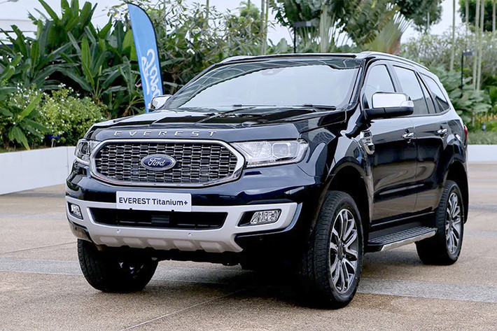 Vào giữa tháng 10 năm nay, một vài đại lý đã hé lộ về việc Ford Everest 2021 mới sẽ được giới thiệu thêm một phiên bản Sport tại Việt Nam trong tháng 11 này. Tuy nhiên, mới đây, các tư vấn viên của Ford đã chia sẻ rằng Everest sắp về nước là bản facelift vừa ra mắt Thái Lan cách đây không lâu. Thông tin này khá bất ngờ nhưng lại rất được người tiêu dùng Việt Nam hưởng ứng.