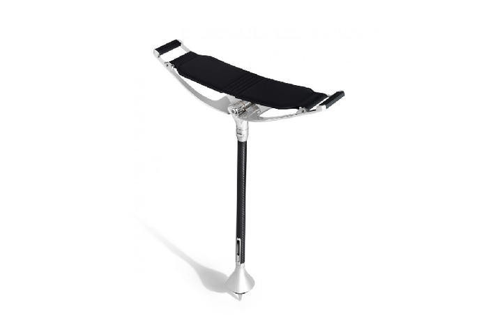 Ghế Pursuit Seat Rolls-Royce mới là một sản phẩm hiện đại được tái tạo từ chiếc ghế di động truyền thống, được thiết kế bởi đội ngũ Bespoke Collective tại Trụ sở Home of Rolls-Royce được đặt tại Goodwood, West Sussex. Đúng với tinh thần của phiên bản gốc, chiếc ghế Pursuit Seat mang đến sự thoải mái cho người sử dụng cũng như sự tiện dụng khi có thể sử dụng ở mọi nơi như ở thị trấn hoặc vùng nông thôn.