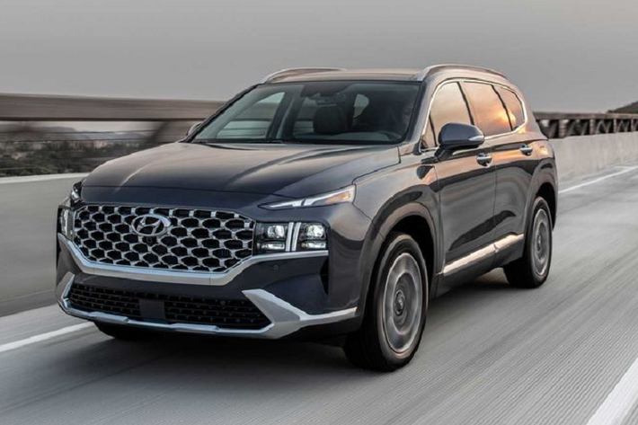 Theo trang web chuyên phân tích giá tại Mỹ, Hyundai SantaFe 2021 mới sẽ có giá bán khởi điểm từ 28.025 USD (khoảng 650,8 triệu đồng) cho bản SE cơ sở, tăng 575 USD (khoảng 13,3 triệu đồng) so với bản SE hiện tại.