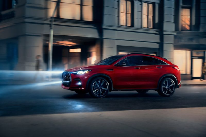 Infiniti QX55 2022 được cung cấp với 8 màu ngoại thất khác nhau, bao gồm: Dynamic Sunstone Red và Slate Grey tiêu chuẩn, 6 tùy chọn còn lại là Majestic White, Liquid Platinum, Graphite Shadow, Mineral Black, Black Obsidian và Hermosa Blue.