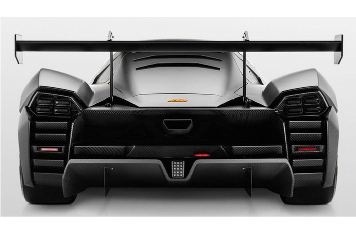 Xe không sử dụng gương chiếu hậu mà được tích hợp hai camera quan sát phía sau. Tại châu Âu, giá xe KTM X-Bow GTX được công bố ở mức 230.000 EUR, tương đương khoảng 6,3 tỷ đồng.