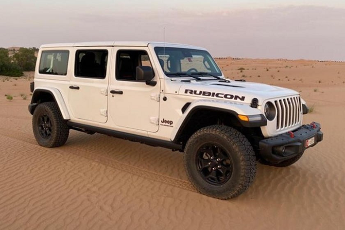Ngoại trừ mẫu Commander ở riêng thị trường Trung Quốc, Jeep không có một mẫu SUV 3 hàng ghế nào khác trong dòng sản phẩm hiện tại. Tuy nhiên, điều này sẽ sớm thay đổi khi mẫu Jeep Grand Wagoneer thế hệ mới ra mắt. Người mua đã có cái nhìn trước thông qua Grand Wagoneer Concept mới ra mắt đầu tháng trước, dự kiến phiên bản sản xuất sẽ được bán trong năm 2021.
