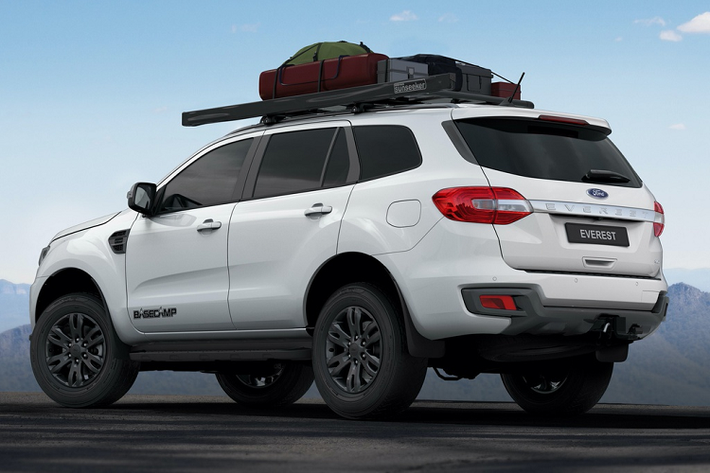 Được xây dựng từ 2 phiên bản Trend 3.2L 4×4 và 2.0L Bi-Turbo, Everest BaseCamp có giá từ 47.350 USD đến 48.450 USD. So với xe tiêu chuẩn, Everest BaseCamp đắt hơn khoảng 4.300 USD.