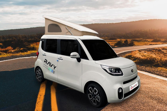 Cách đây không lâu, chúng ta từng biết đến sự tồn tại của một mẫu RV nhỏ gọn mà tiện nghi của người Hàn Quốc mang tên Hyundai Porest. Hôm nay, chung ta sẽ tìm hiểu về một mẫu xe cắm trại nhỏ gọn cực kỳ khác cũng có xuất xứ Hàn Quốc, lần này là làm dựa trên xe Kia - tạm gọi là Kia Ravy mới.