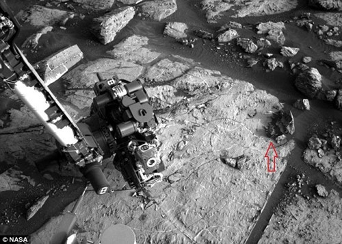 Tàu vũ trụ Mars Curiosity của NASA phân tích mẫu khoan đá trầm tích trên sao Hỏa, phát hiện có rất nhiều biến thể chất khoáng đa dạng, chứng tỏ khu vực này có thể từng có tiềm năng sự sống. Nguồn ảnh: Space.